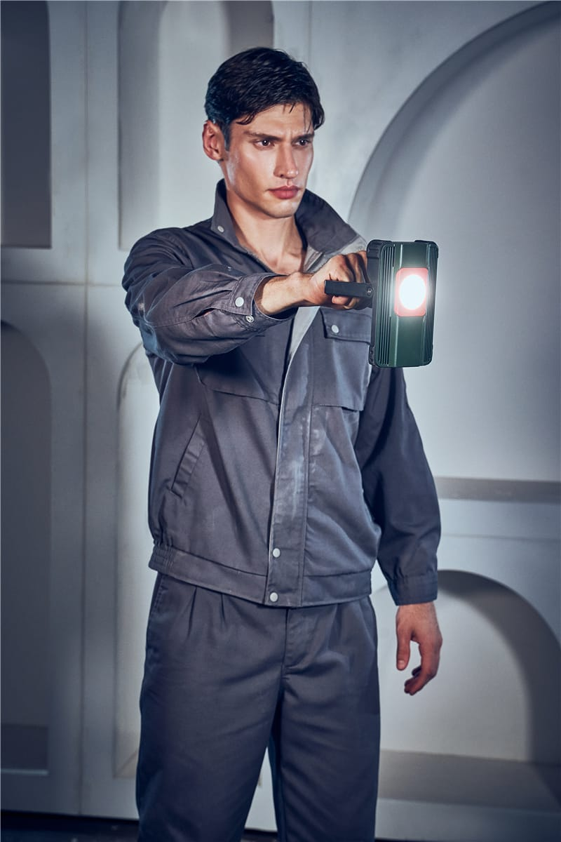 IP65 Cordless Aluminum Flood Light With Power Bank (1)