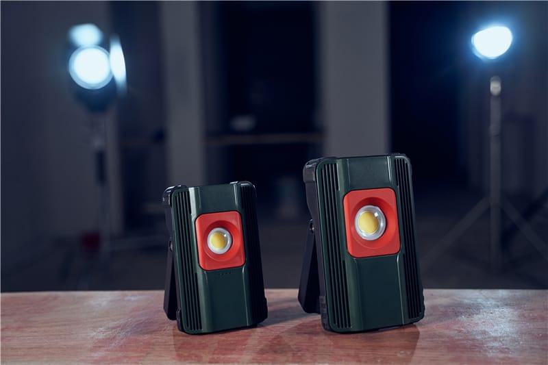 IP65 Cordless Aluminum Flood Light With Power Bank (10)