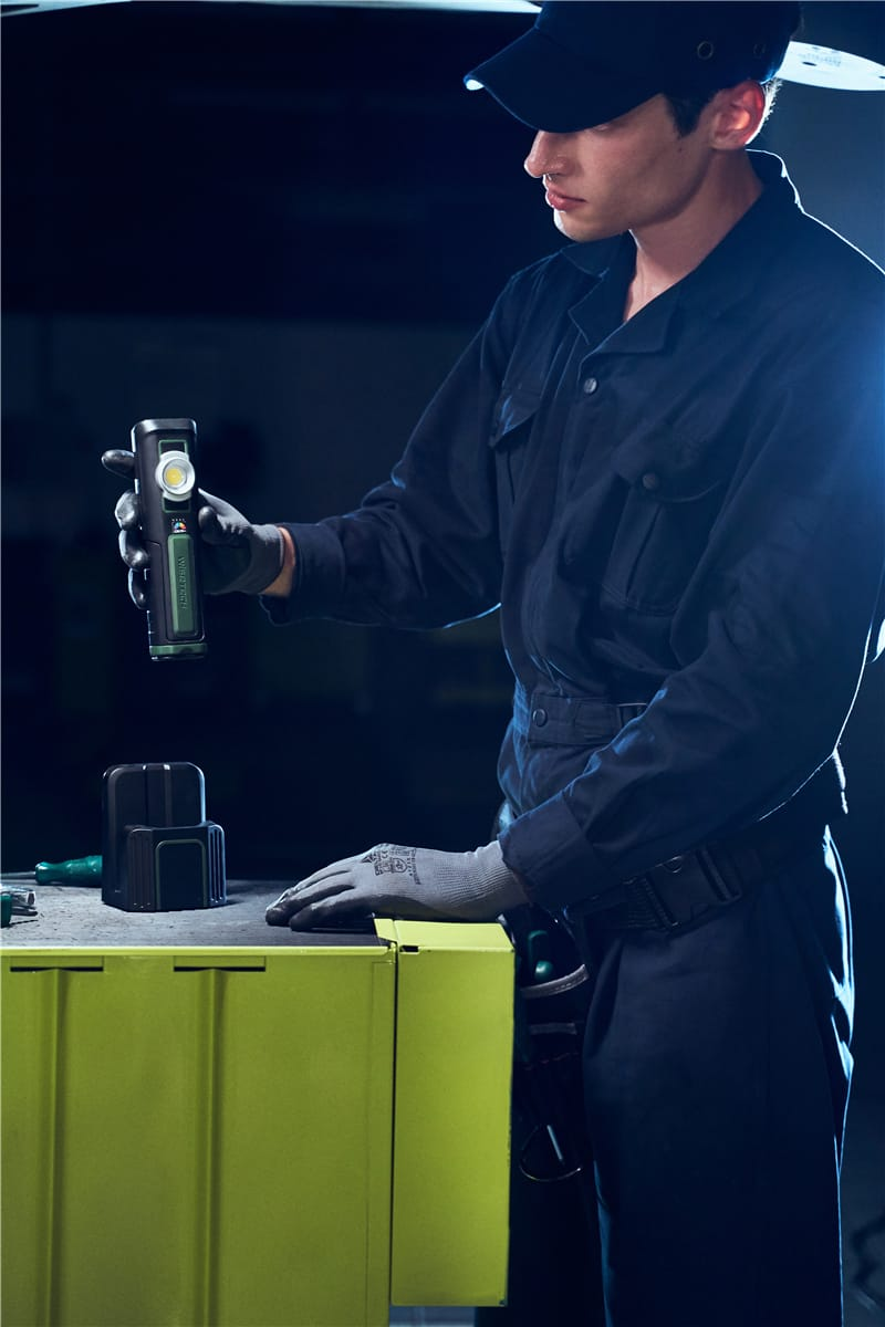 LED Handlamp Portable Handheld Worklight Magnetic Wireless Fast Charging (1)